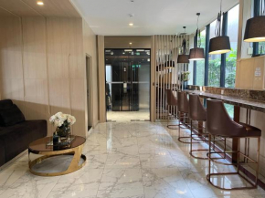 Modern and Luxurious Amenities in Sathorn